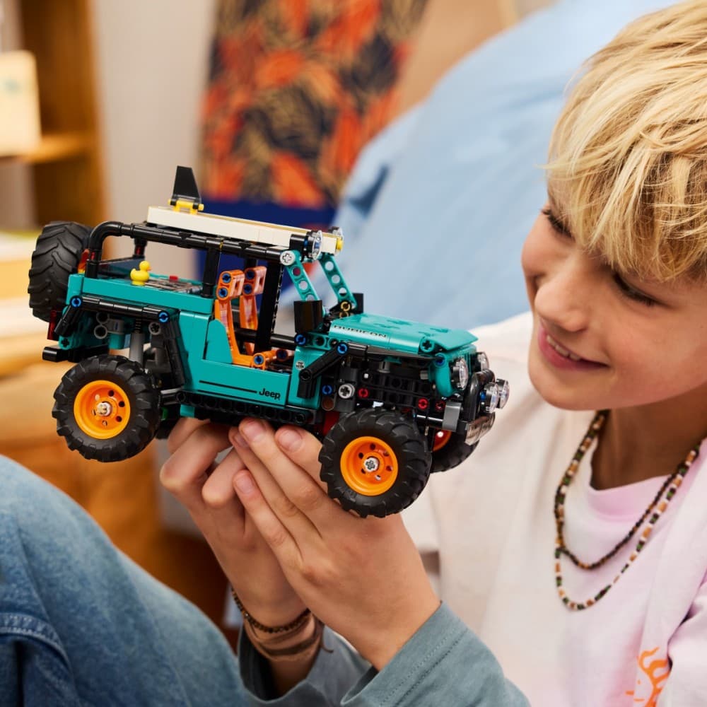 LEGO Technic SUV Jeep Wrangler Rubicon (42227) 6