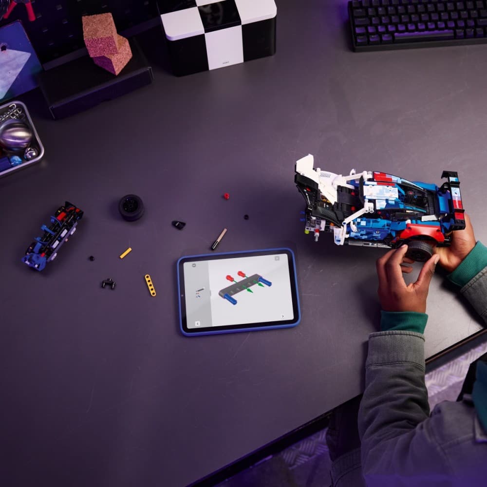 LEGO Technic BMW M4 GT3 EVO dirkalnik (42226) 5
