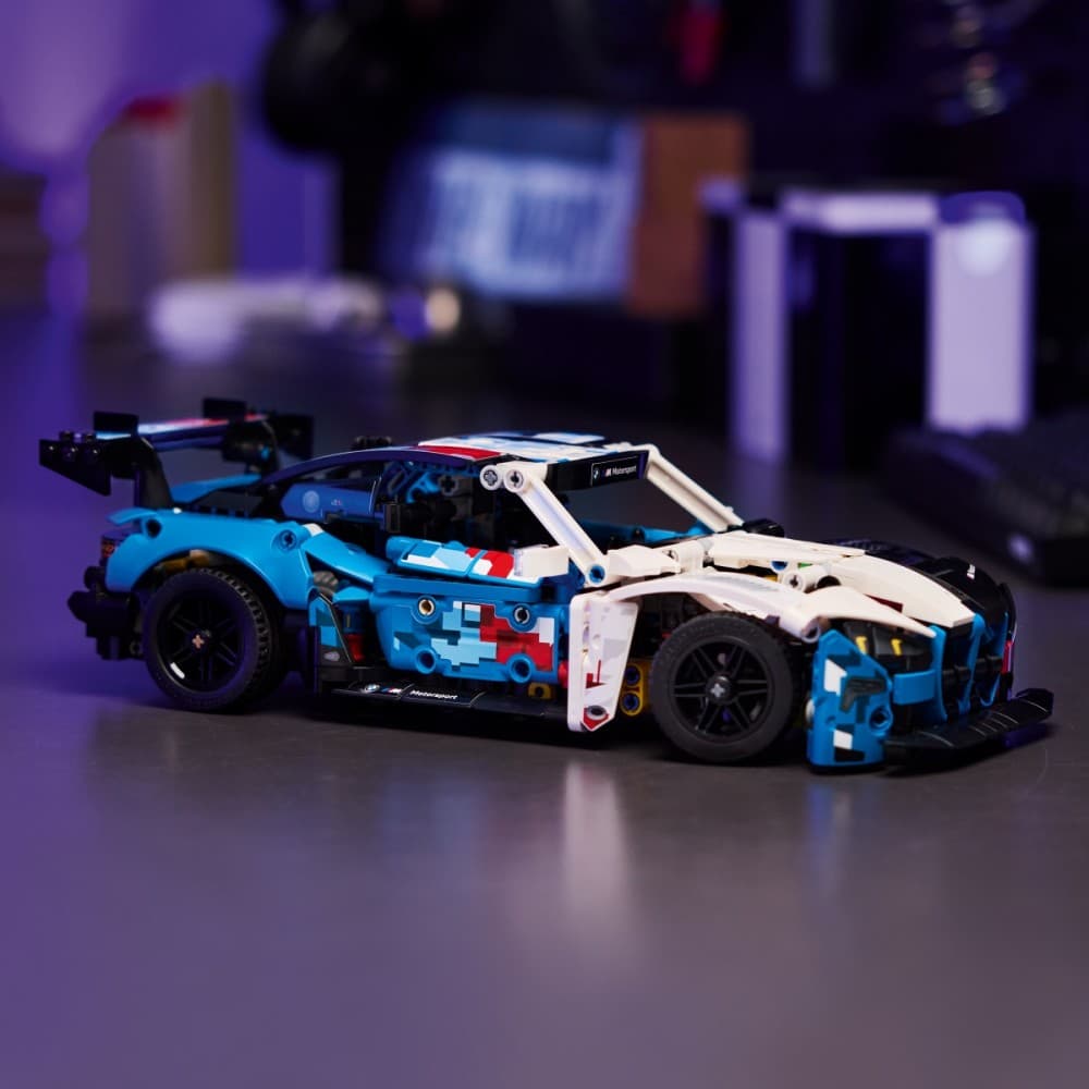 LEGO Technic BMW M4 GT3 EVO dirkalnik (42226) 7