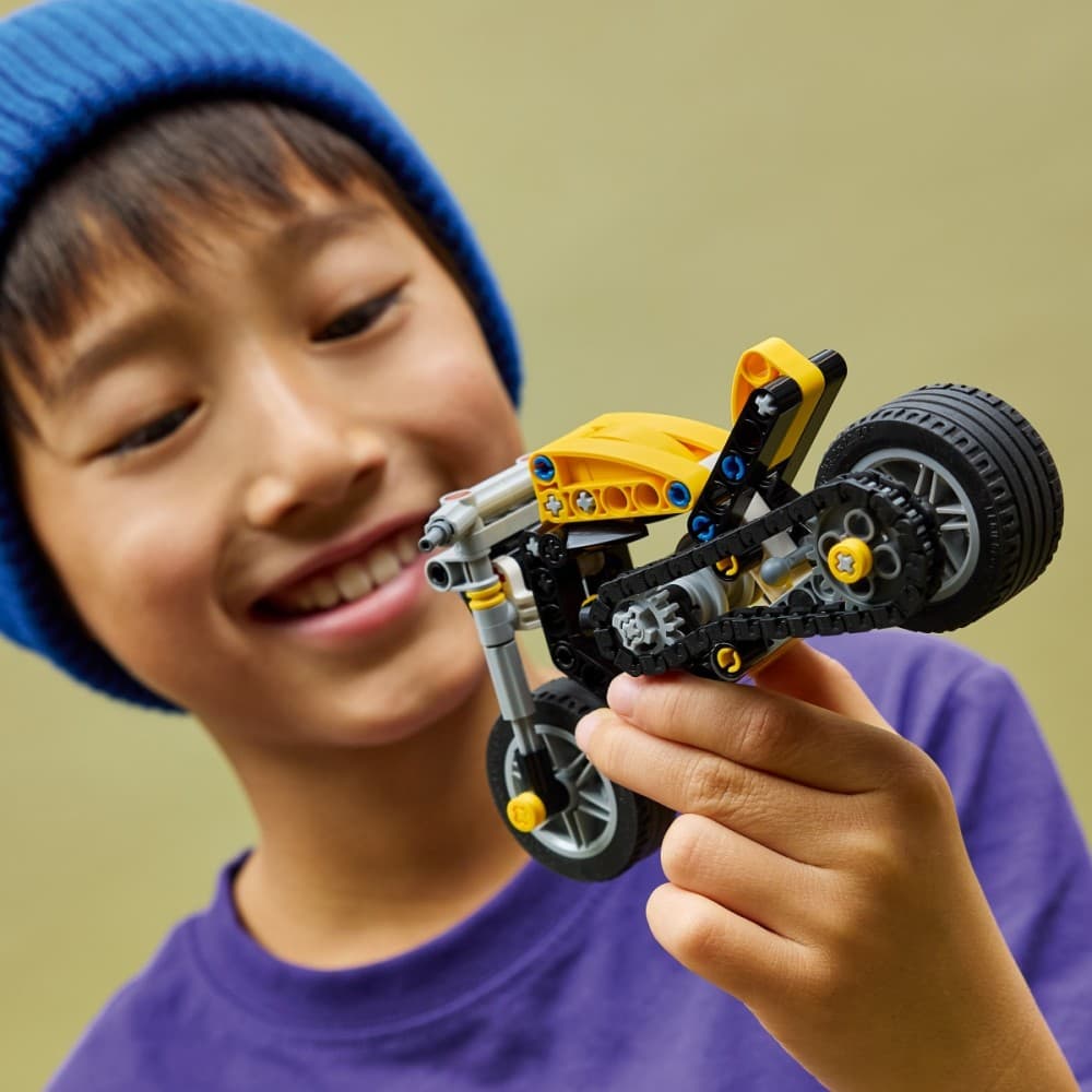 LEGO Technic Rumeni motor (42225) 6
