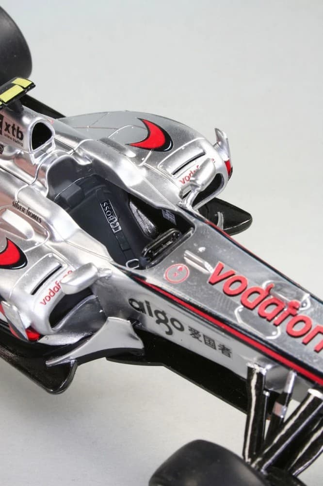 Plastični model McLaren Mercedes MP4-25 L. Hamilton Revell 1:43 7