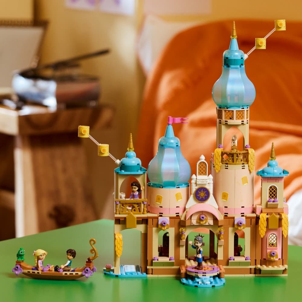 LEGO Disney 43297 Roszpunkin grad 6