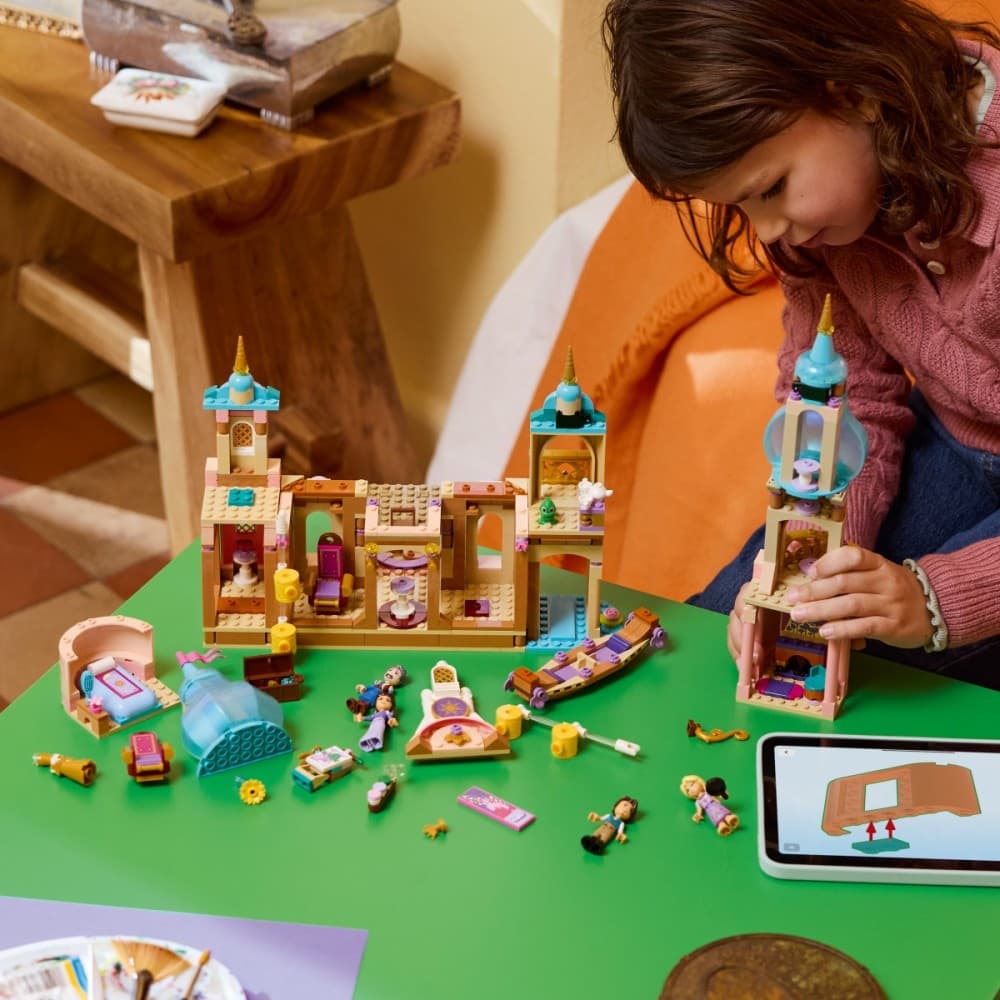 LEGO Disney 43297 Roszpunkin grad 8