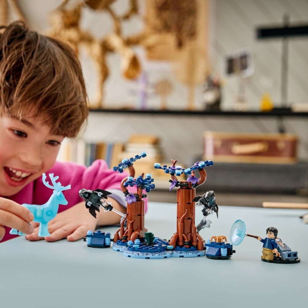 LEGO Harry Potter 76475 Zabranjeni gozd: Expecto Patronum 7