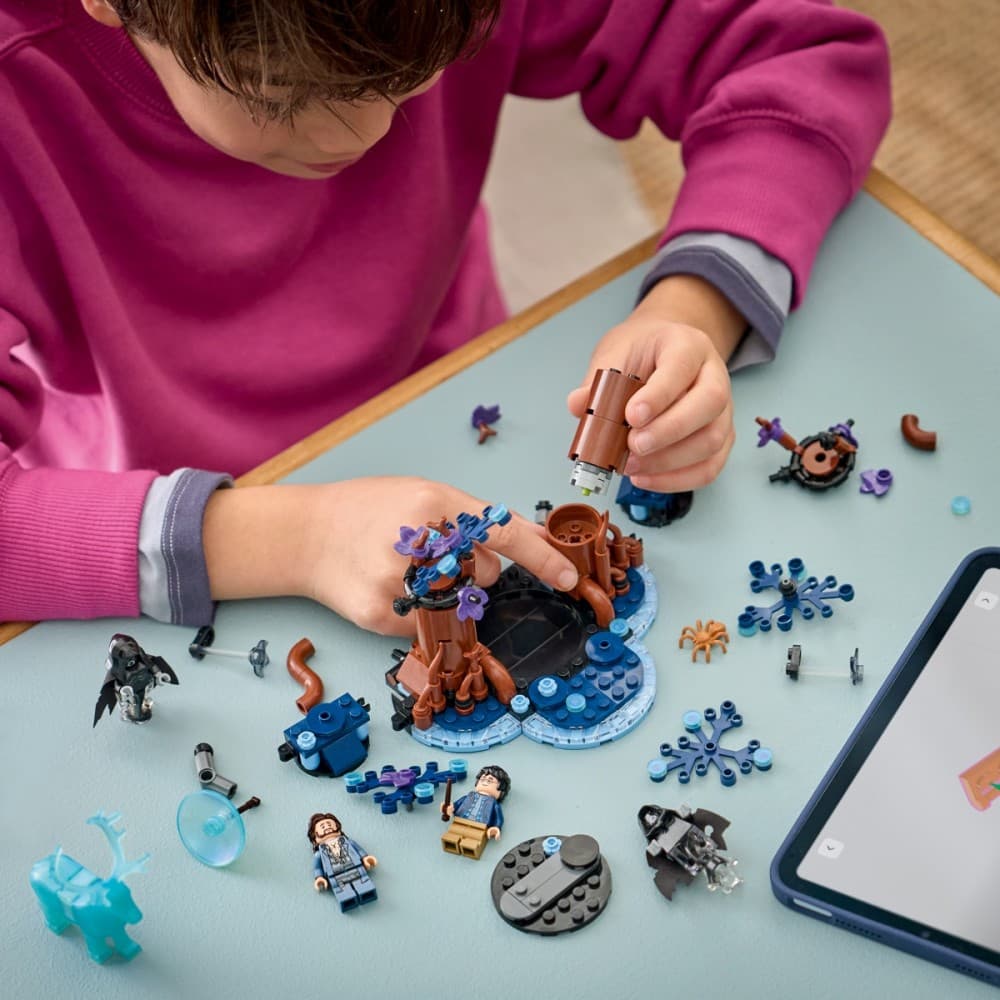LEGO Harry Potter 76475 Zabranjeni gozd: Expecto Patronum 8