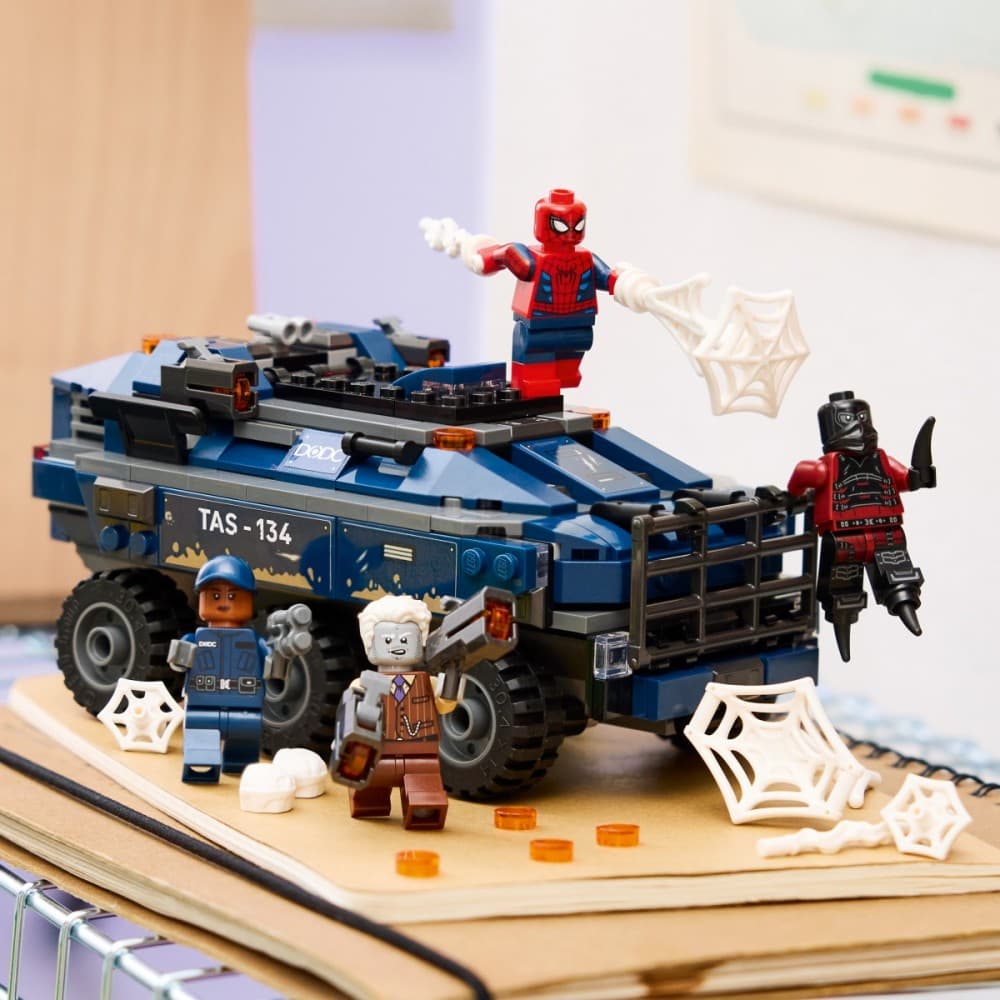 LEGO Marvel Super Heroes 76349 Spider-Manov lov na zapornika 6
