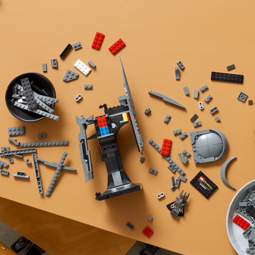 LEGO Icons Gospodar prstanov: Sauronovo čelado (11373) 5