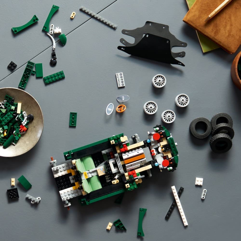 LEGO Icons Jaguar E-Type, 11381 6