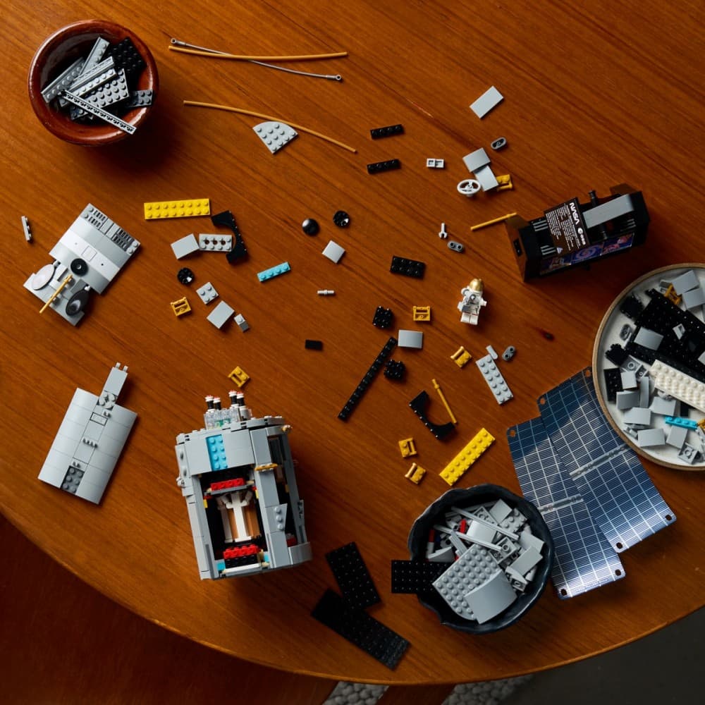 LEGO Icons Hubble Space Telescope, 11382 6
