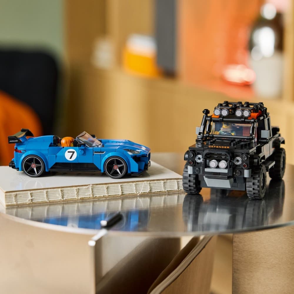 LEGO Speed Champions Jaguar Project 7 in Land Rover Defender (77264) 8