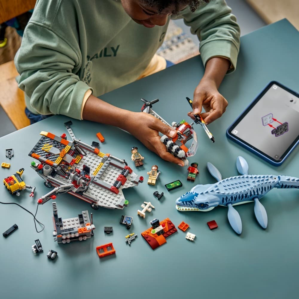 LEGO Jurassic World Napad Mosasavra na čoln (77983) 6