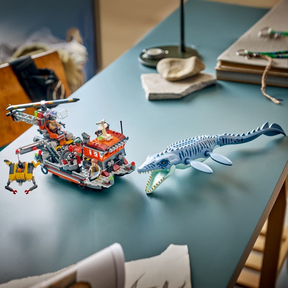 LEGO Jurassic World Napad Mosasavra na čoln (77983) 8