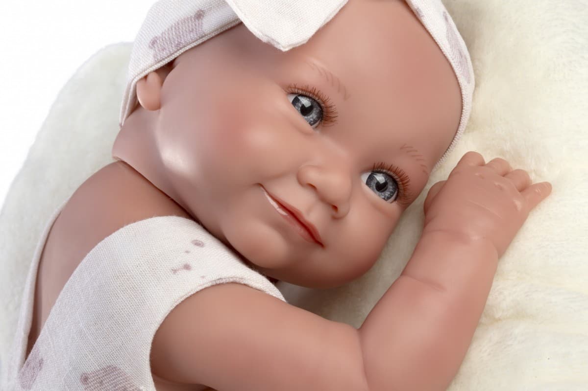 LLORENS lutka dojenček Nica, 40 cm, vinilna, bela košara 7