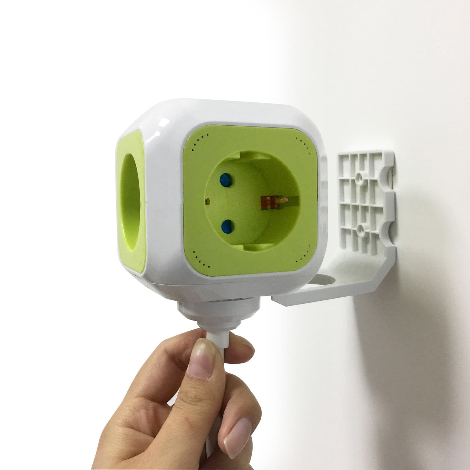 Napajalni razdelilec GreenBlue GB118G, 4xSchuko, 2xUSB, 1,4m 6