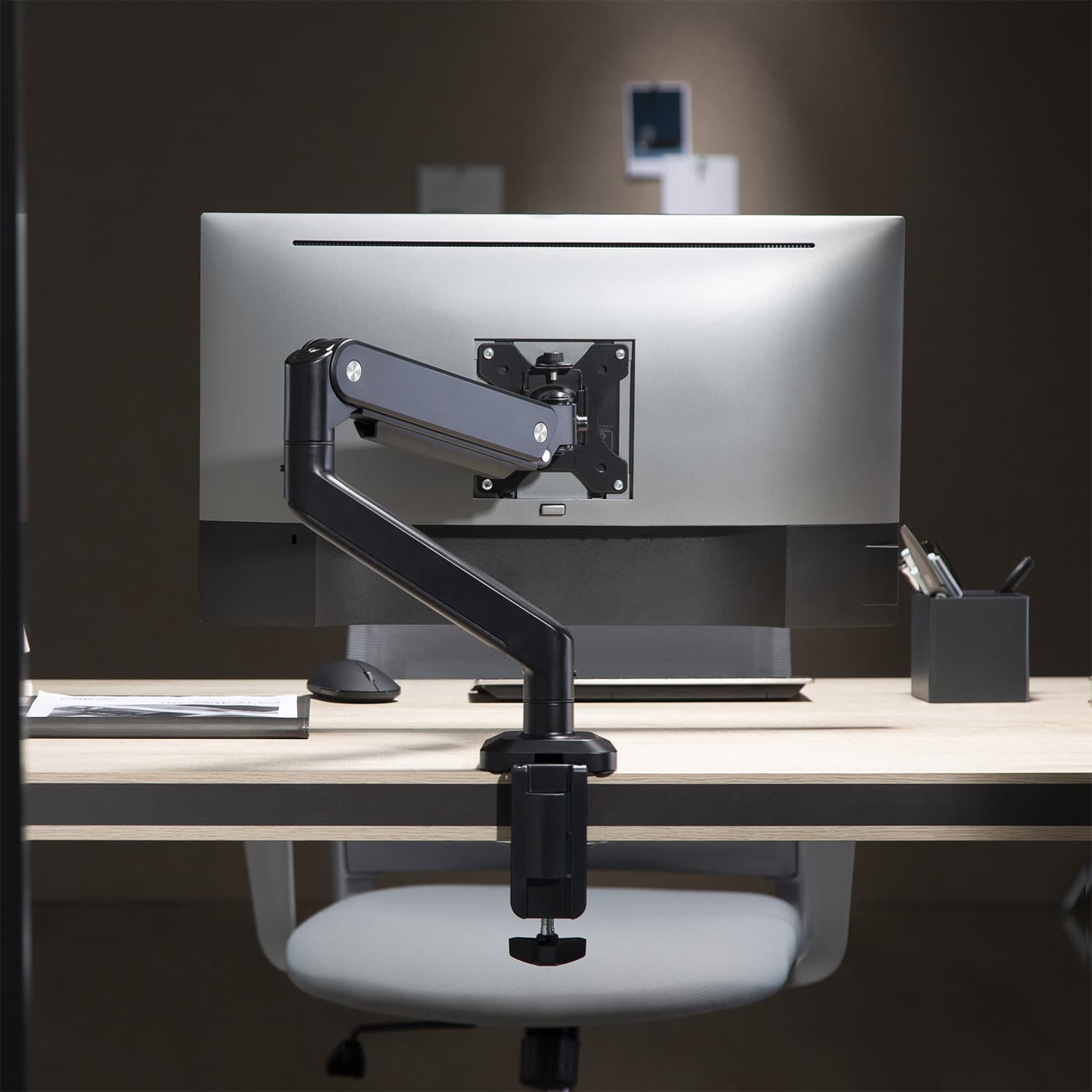 Ergo Office ER-445 Stenski nosilec za monitor (17-35"), plinska vzmet, 15kg 5