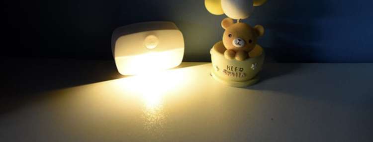 Brezžična LED nočna svetilka z IR-senzorjem IZOXIS 22090 3