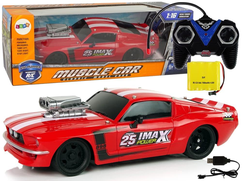 Športni avto R/C 1:16, rdeč, bele črte, pilot
