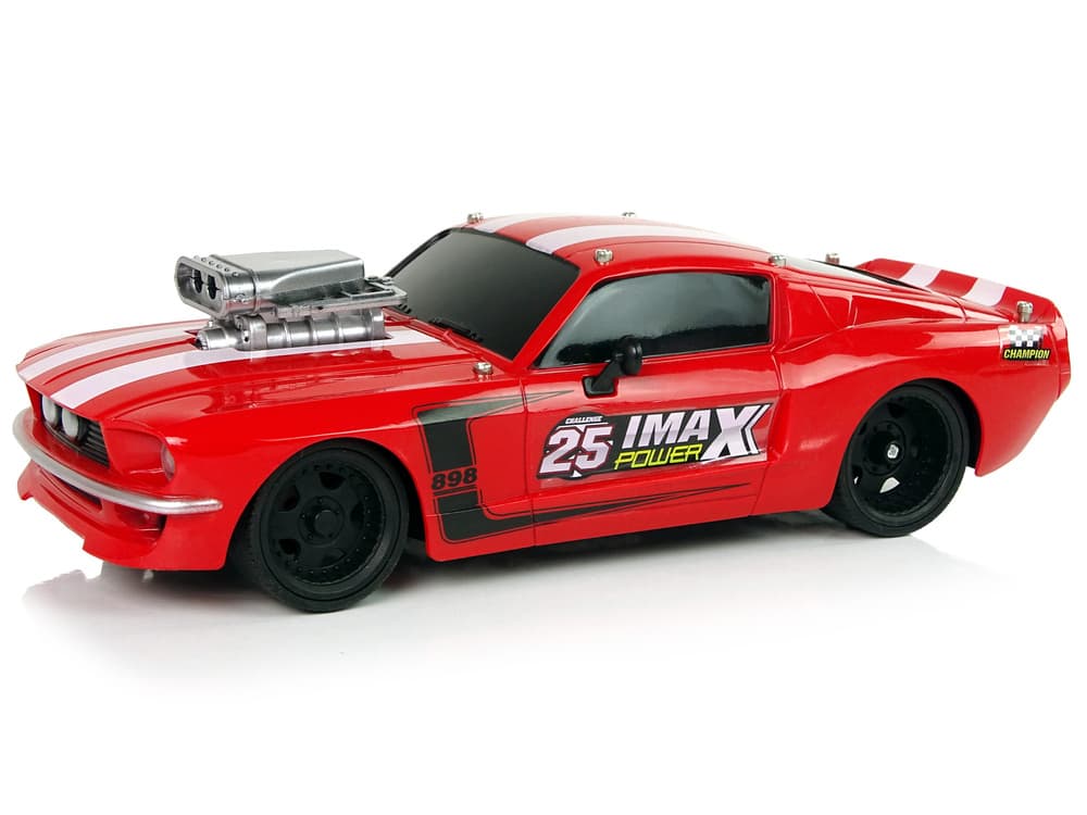 Športni avto R/C 1:16, rdeč, bele črte, pilot 2