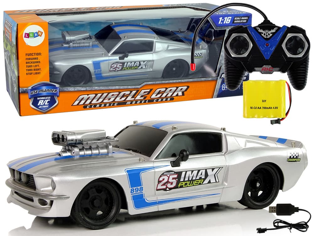 Športni avto R/C 1:16, srebrn, modre črte, pilot