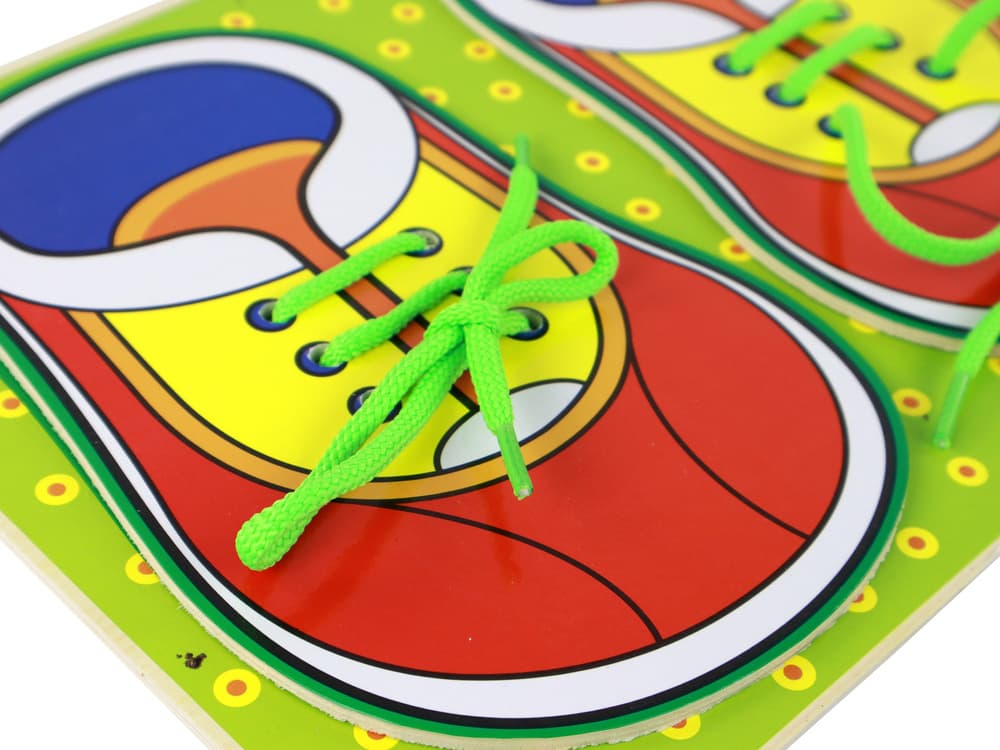 Lesena igrača za učenje vezanja shoelace 2