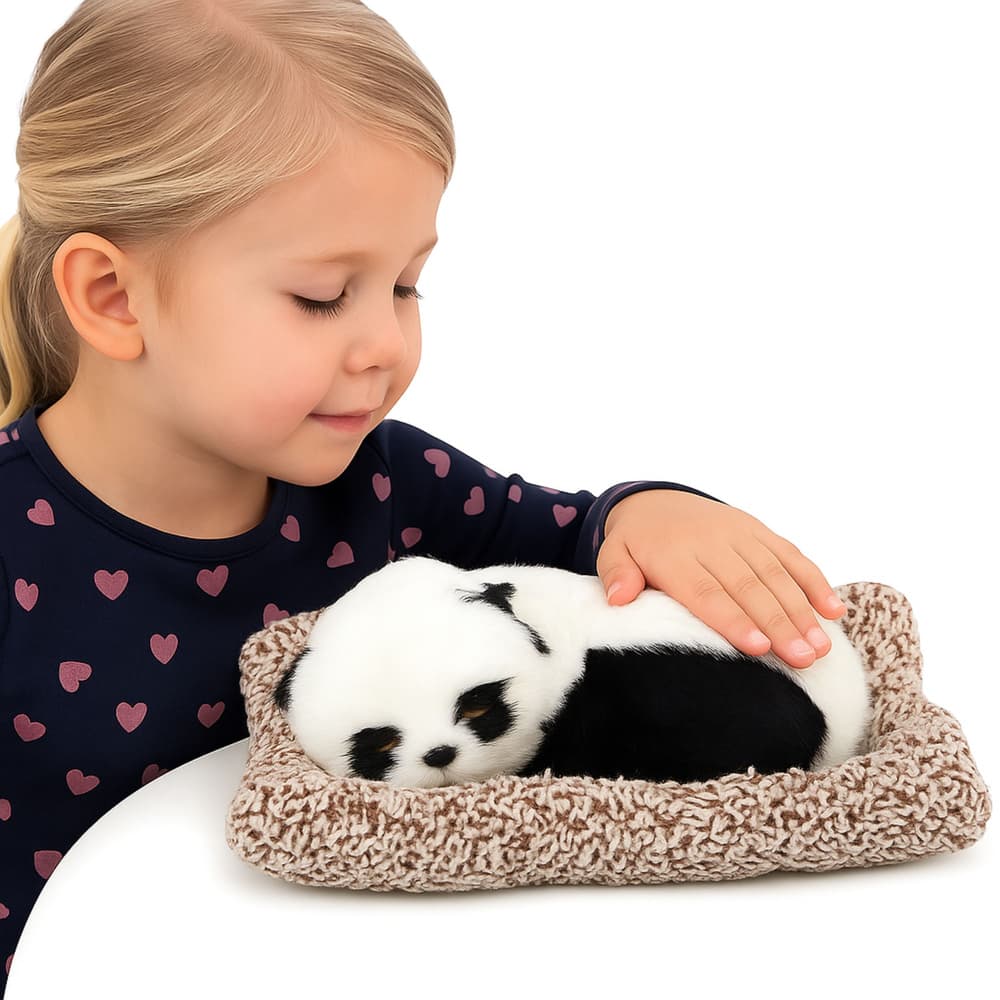 LEAN TOYS Figurica spiheče pande na blazini, s krznom 3