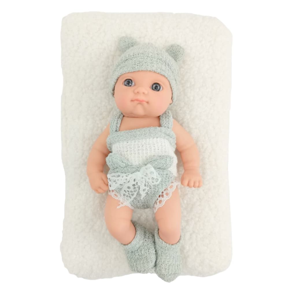 Lutka dojenček z odejico (sivo-bela oblekica, 18 cm) 2
