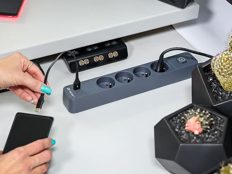 Prekoračitev TRACER Power Line+ mobile ready, 4 vtičnice + 2xUSB (USB-A, Type-C PD20W) 6