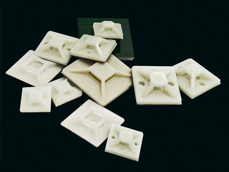 Blow Samolepilna podstavka za vezice, 40x40 mm, bela, 100 kosov