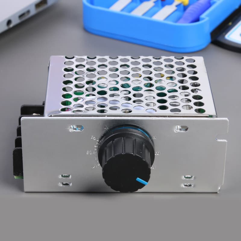 RTO LED namizna svetilka z USB polnilcem 3