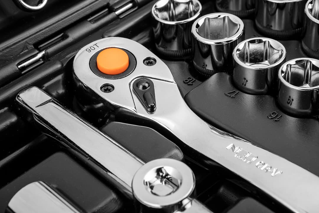 Komplet nasadnih ključev NEO TOOLS 1/2", 1/4", 82 kos, CrV 5
