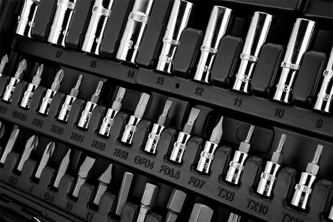 Obsežen set nasadnih ključev NEO TOOLS 1/4" in 1/2", 94 kosov, CrV 5