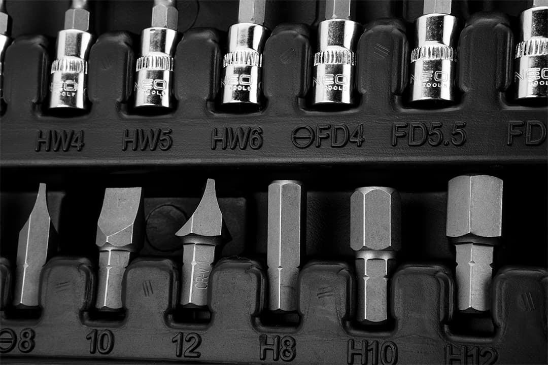 Obsežen set nasadnih ključev NEO TOOLS 1/4" in 1/2", 94 kosov, CrV 6