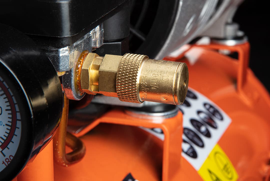 Brezoljni kompresor NEO TOOLS 12 L 8