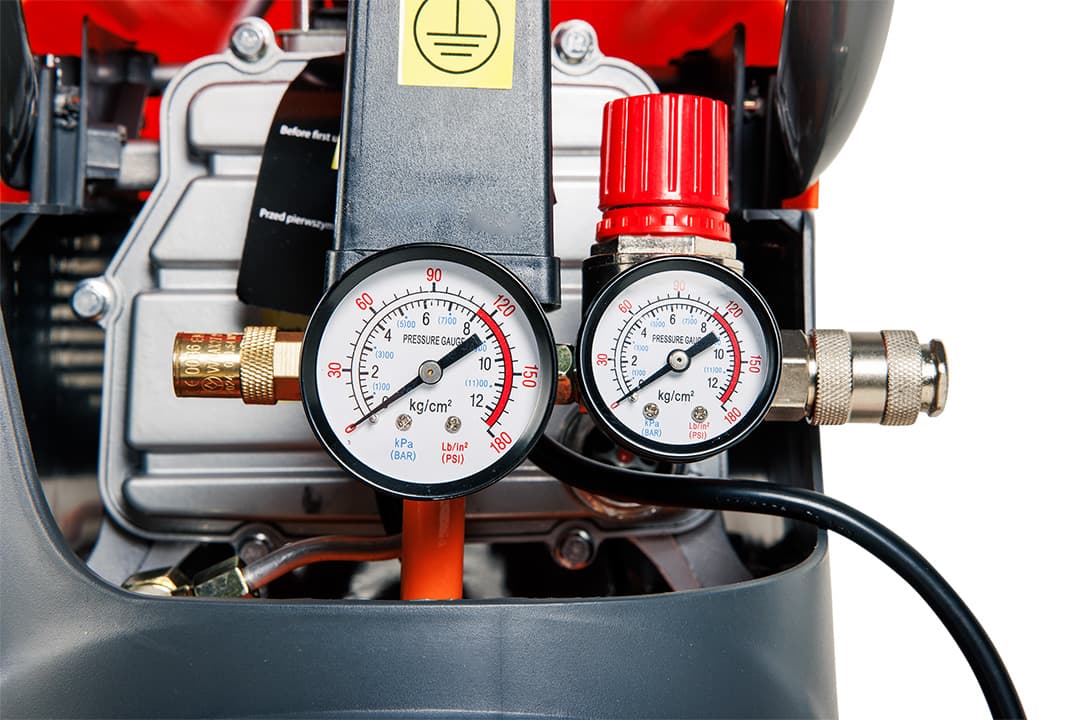NEO TOOLS Oljni kompresor 24 l, 900W 6