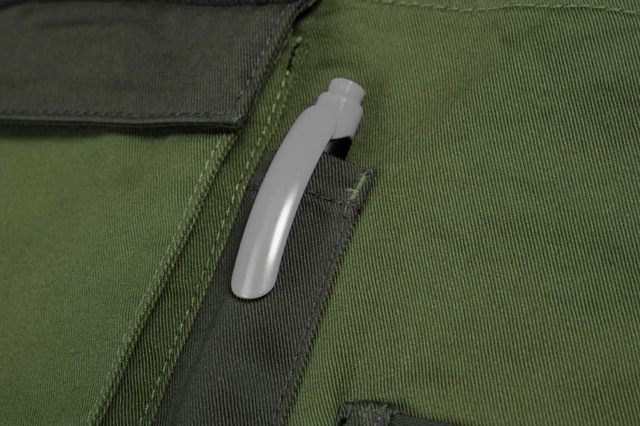 Delovne hlače z naramnicami NEO TOOLS CAMO olive, velikost L 3