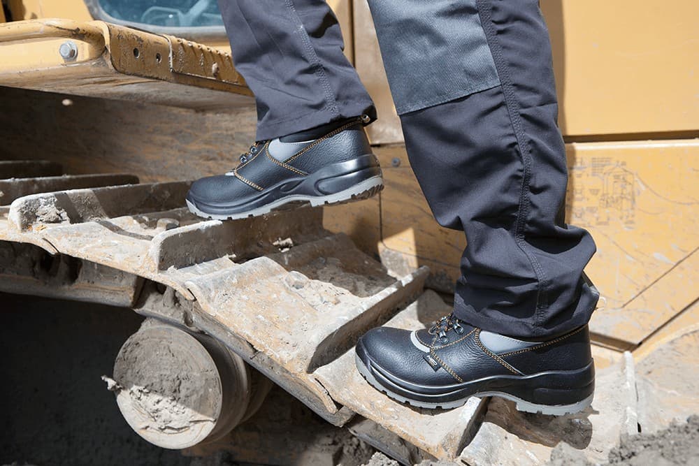 Delovni gležnarji NEO TOOLS S1P SRA, usnjeni, vel. 41, CE 2